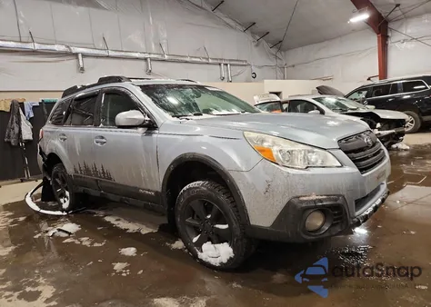 2014 Subaru Outback 3.6R Limited z USA, uszkodzony, nr VIN 4S4BRDMC3E2276464